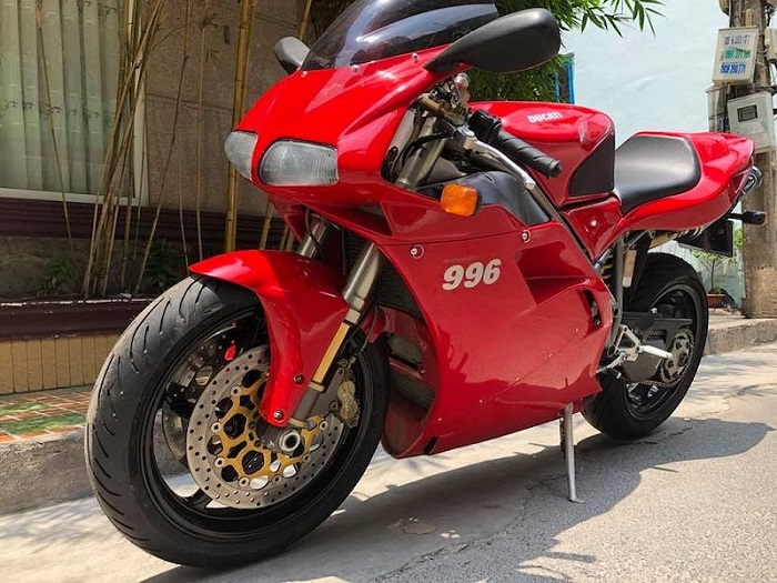 Soi chi tiết “hàng hiếm” Ducati 996 tại Việt Nam