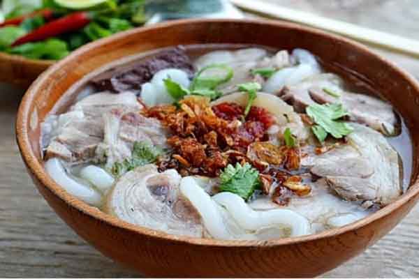 Bánh canh sườn heo, món ngon ấm áp cho buổi sáng đầu Đông