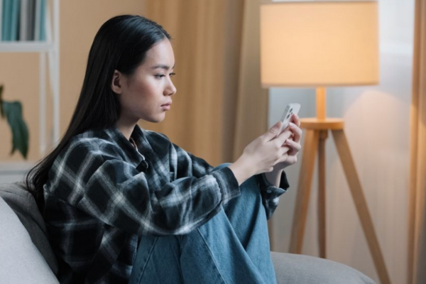 ‘Đọc nhanh’ hay ‘Đọc sâu’ – Phương pháp nào nuôi dưỡng tư duy sáng tạo trong kỷ nguyên số?