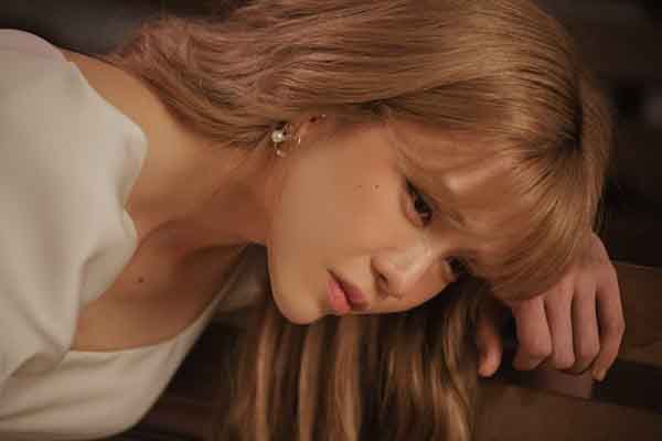 Thiều Bảo Trâm tiếp tục có một vai diễn nặng về tâm lý, khóc đến xé lòng trong MV mới