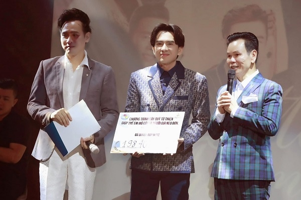 Đan Trường tích cực làm từ thiện để ‘đền ơn khán giả’