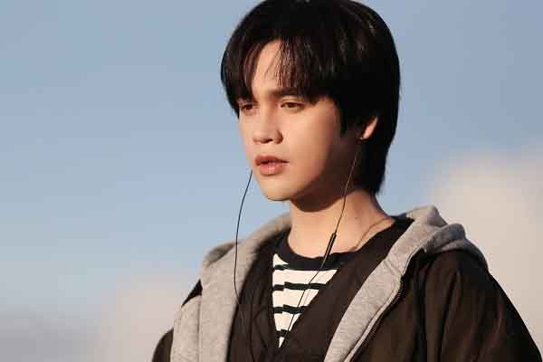 Nguyễn Trần Trung Quân trở lại làng đua V-pop