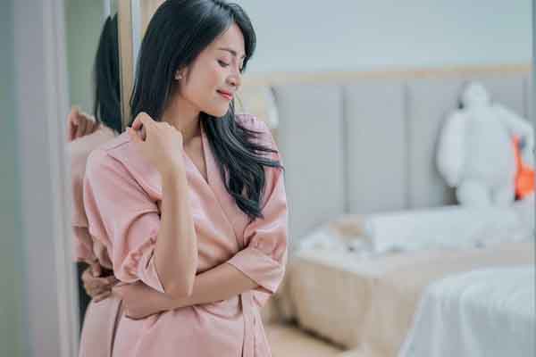 Ca sĩ Duyên Quỳnh: Từng đi phát tờ rơi, làm phục vụ trước khi nổi tiếng