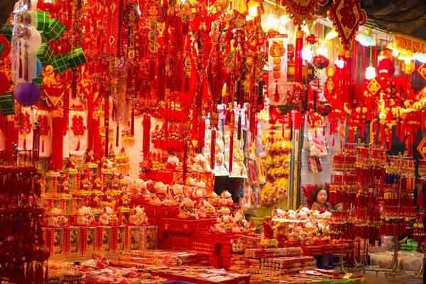 Phố Hàng Mã tràn ngập sắc màu Tết Tân Sửu 2021