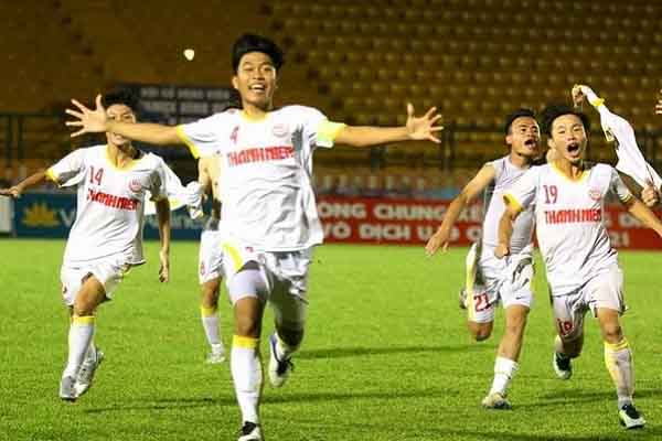 Gay cấn nghẹt thở, NutiFood vượt qua SLNA vào chung kết