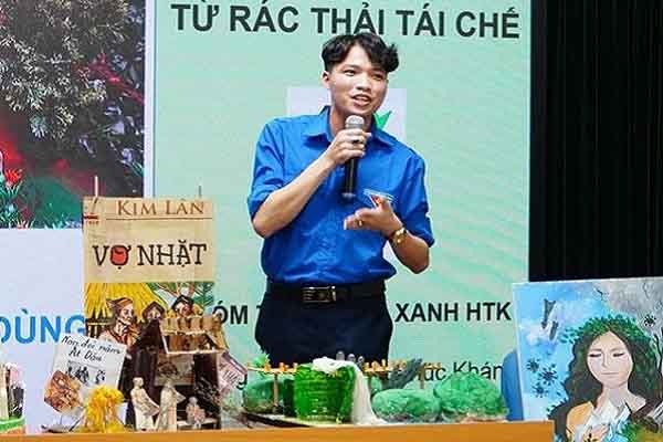 Thầy giáo 9X nhặt rác về làm đồ dùng dạy học