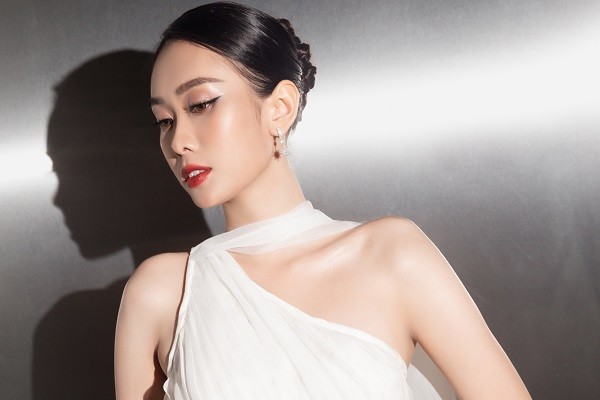 Thi thoảng dự sự kiện, Ban Mai chiếm luôn spotlight