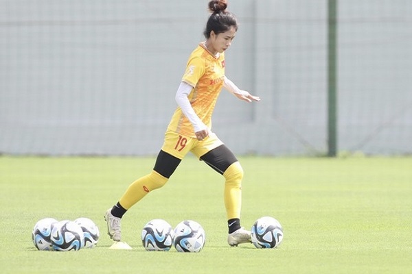 Thanh Nhã búi tóc xinh như hoa, Huỳnh Như tái xuất tập rất nhẹ