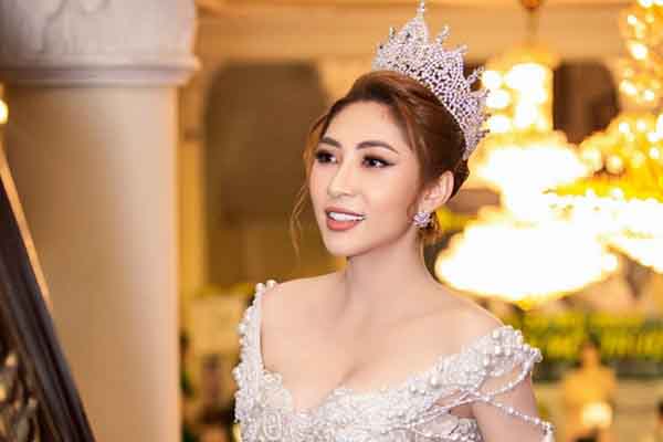 Đặng Thu Thảo đội vương miện, xuất hiện lộng lẫy trên thảm đỏ