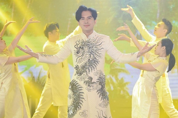 Hành động nhỏ nhưng thể hiện tính cầu toàn trong nghệ thuật của Đan Trường