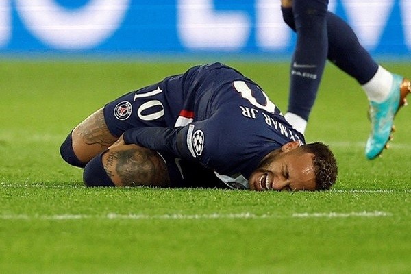 PSG lo không thể bán Neymar vì anh gặp phải quá nhiều chấn thương