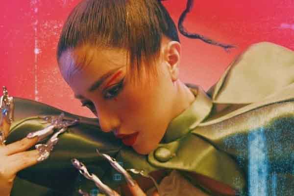 Single mới Phùng Khánh Linh: chưa phát hành nhưng đã được order 1000 đĩa