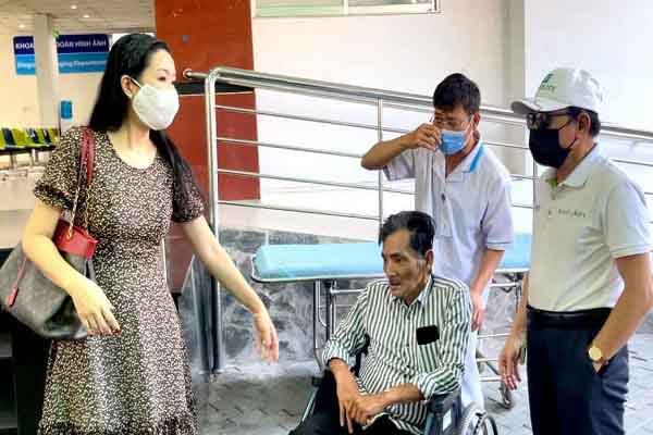 Nghệ sĩ Thương Tín đã xuất viện