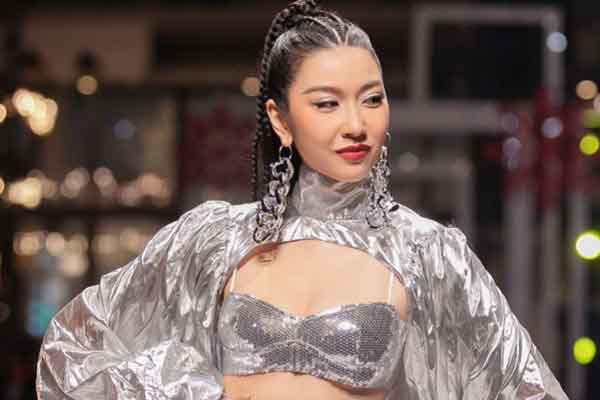 ‘Mẹ bỉm sữa’ Thuý Vân khoe thần thái tự tin trên sàn diễn