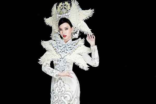 Ái Nhi trình diễn quốc phục đầy thần thái tại Miss Intercontinental 2021