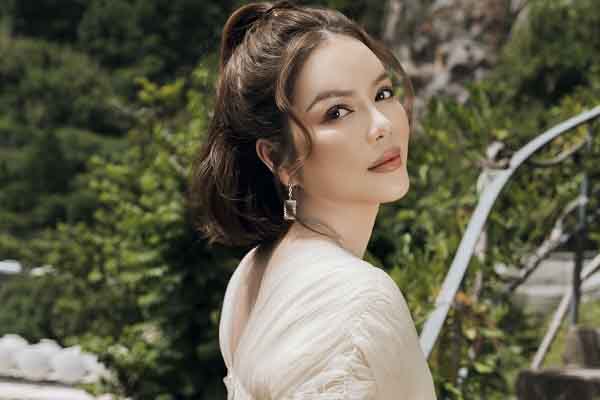 ‘Nàng thơ’ Lý Nhã Kỳ tạo dáng đẹp như tranh tại Italia