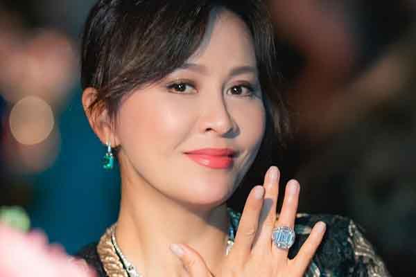 Choáng ngợp trước cuộc sống sang chảnh của Lưu Gia Linh ở tuổi U60