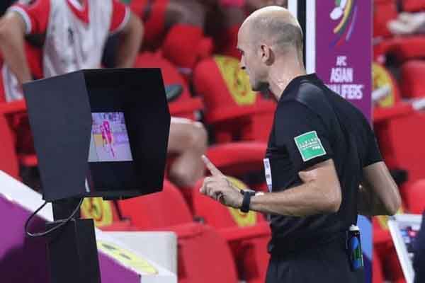 AFC yêu cầu VFF phải ‘chăm sóc’ VAR thế nào trước trận Việt Nam gặp Oman?