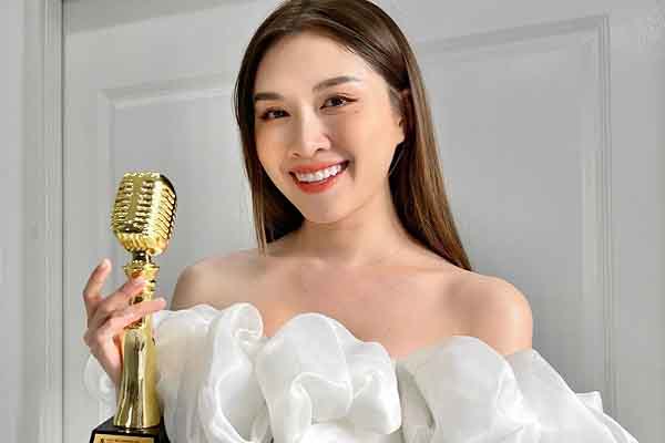 Thanh Thanh Huyền nhận giải thưởng tại ‘World Creator Awards’