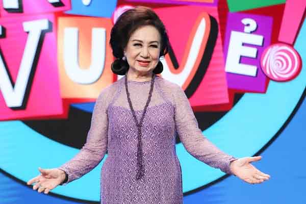 ‘Hoàng thái hậu’ NSƯT Hồng Vân ngọt ngào ngâm thơ tại ‘Ký ức vui vẻ’