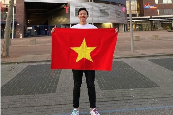 Đoàn Văn Hậu từ Hà Lan gửi tâm tư về quê nhà giữa mùa dịch