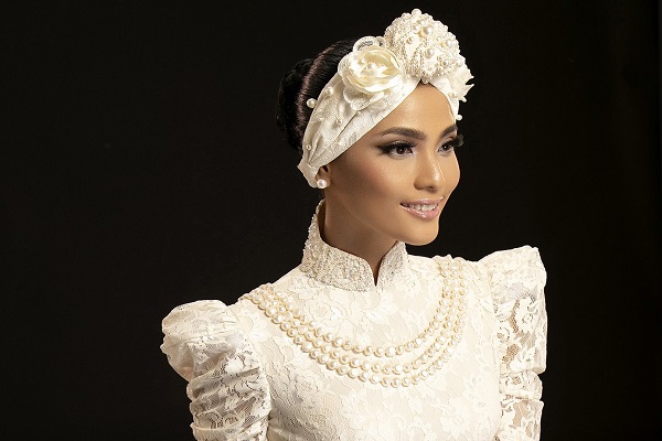 Trương Thị May đẹp cuốn hút khi kết hợp áo dài trắng với khăn Turban