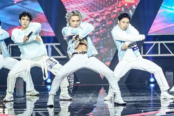 Dàn tân binh mỹ nam khoe múi ‘đốt cháy’ sân khấu ‘Vote For Five’