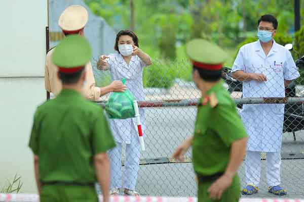 Hai điều dưỡng Bệnh viện Bệnh nhiệt đới trung ương mắc COVID-19, Bộ Y tế gửi thông báo khẩn