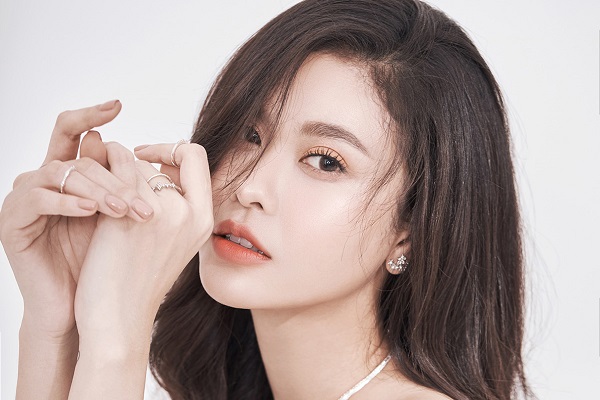 Cận cảnh vẻ đẹp của ‘gái một con’ Trương Quỳnh Anh