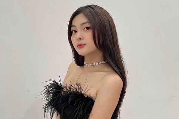 ‘Cô teen trừ tà’ Dumi công khai người yêu ‘gây bão’ cộng đồng mạng