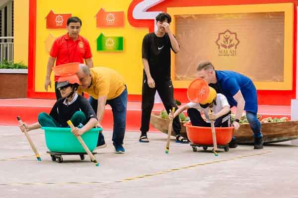 Kyo York và Quốc Thuận phối hợp ăn ý, mang về 90 triệu tiền thưởng cho các gia đình khó khăn