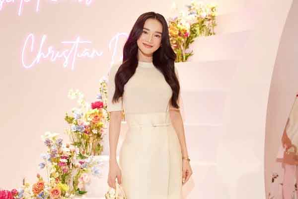 Vẻ đẹp tinh tế, sang trọng của ‘mẹ một con’ Nhã Phương