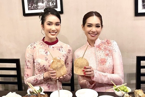Á hậu Phương Anh đón Miss International 2019 đến Việt Nam