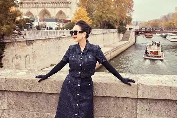 ‘Nữ hoàng ảnh lịch’ Diễm My mừng tuổi mới giữa trời đông Paris hoa lệ