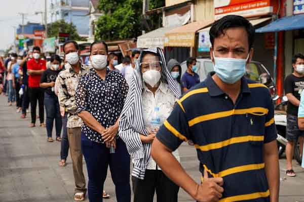 Gần chạm 10.000 ca COVID-19, Campuchia vẫn gỡ lệnh phong tỏa