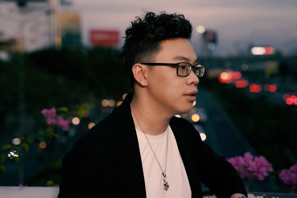 Nghe ca khúc Tết của Dật Hanh chỉ muốn về bên gia đình