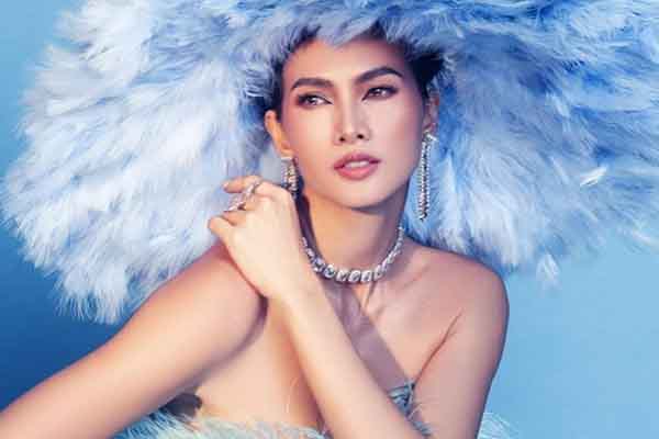 Siêu mẫu Anh Thư nói gì về việc mặc gợi cảm ở tuổi 40?