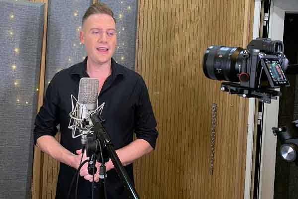 Kyo York hát động viên các bệnh nhân ung thư