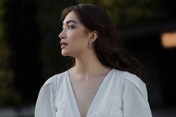 Á hậu Lệ Hằng diện trang sức kim cương ‘nửa tỷ’ dự show thời trang