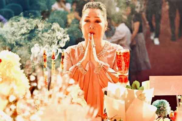 NSND Hồng Vân: ‘Chưa lúc nào chúng con thấy mình đơn độc như vậy’