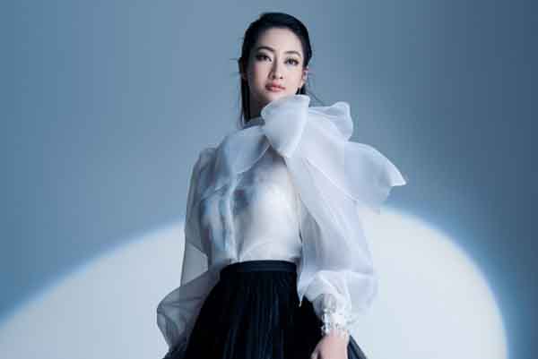 Lương Thùy Linh gợi ý trang phục cho các quý cô văn phòng