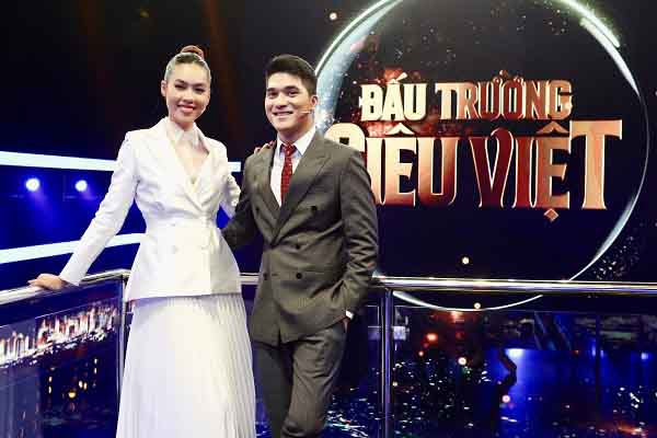 CEO Bảo Hoàng và Á hậu Hoàng My dùng giải thưởng 300 triệu đồng tặng học bổng cho học sinh nghèo