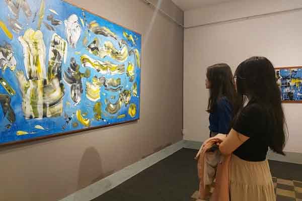 Ghi chép từ một phòng tranh ‘Giấc mơ siêu thực’