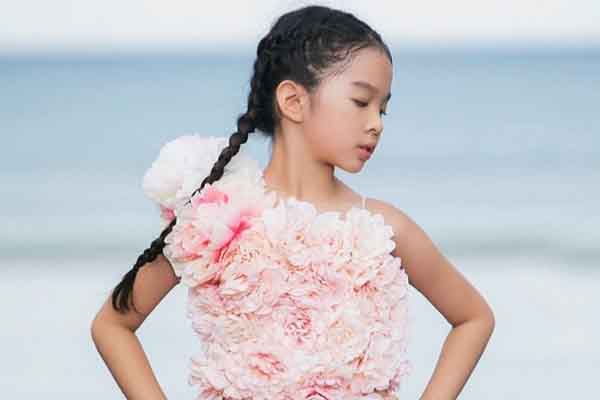 Con gái Xuân Lan làm vedette trên sàn runway