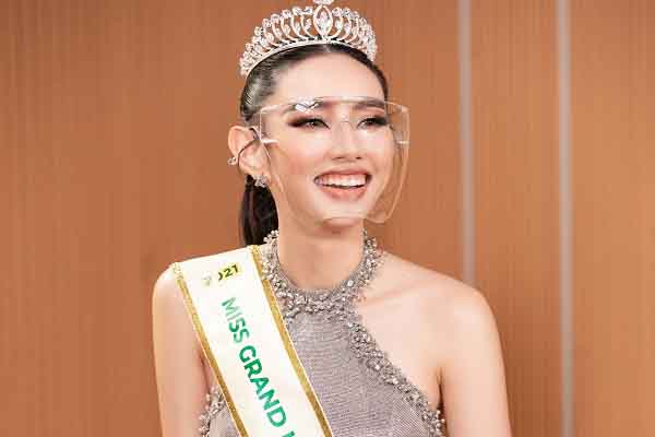 Thuỳ Tiên nhận sash từ Ngọc Thảo, chính thức trở thành ‘chiến binh’ tiếp theo tại MGI 2021