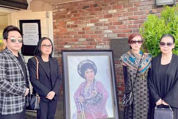 Tài Linh, Khánh Ly viếng NSƯT Ngọc Đáng