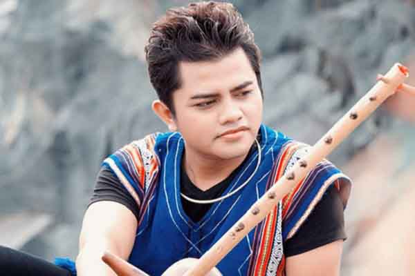 Ca sĩ Y Jang Tuyn qua đời