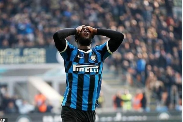 Lukaku bị phạt nặng vì nói 23/25 cầu thủ Inter Milan có triệu chứng Covid-19