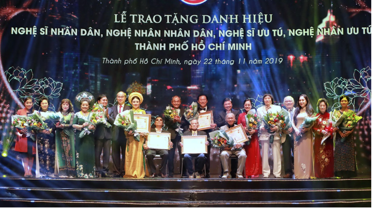 Để nghệ sĩ xứng đáng với danh hiệu