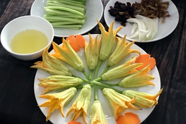 Ăn thuốc sống khỏe kỳ 3: Bông bí xào – món ngon bổ dưỡng, đậm hồn quê